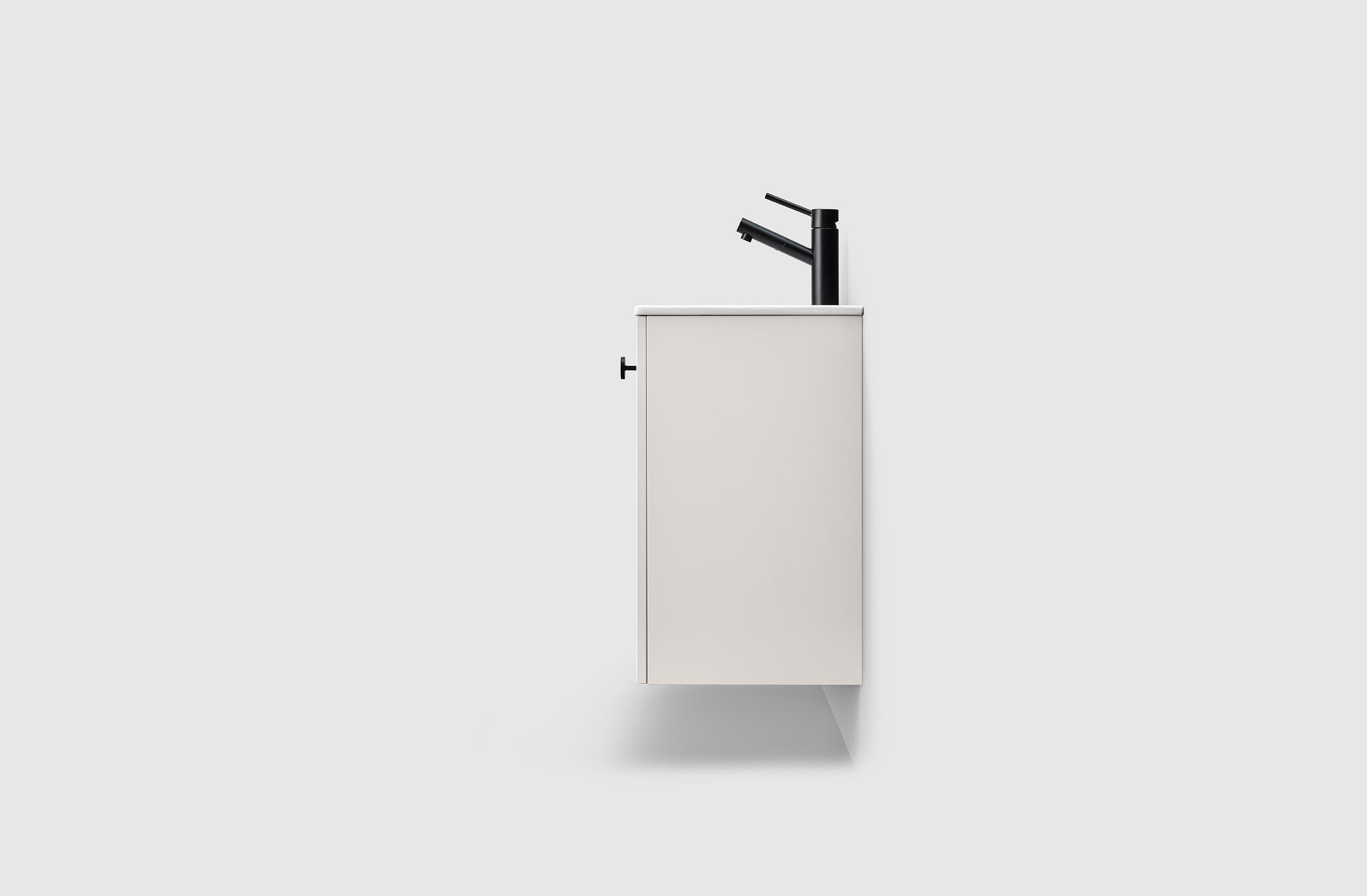 H3/50S - White Right - A2.01 Matte Black